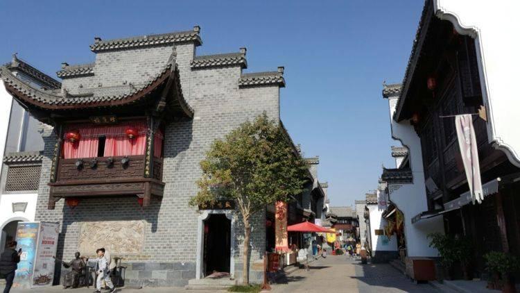 如果一颗核弹在海底300米处引爆，会造成什么后果？会引起大海啸吗？游戏画面